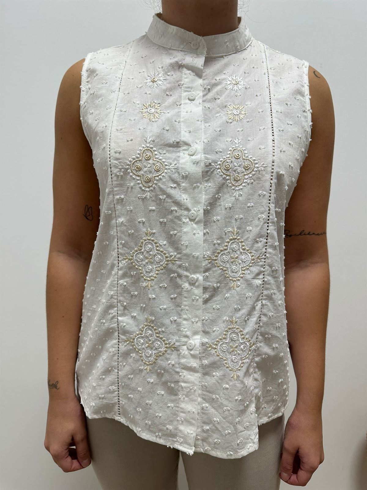 BLUSA PLUMETI BORDADA - Imagen 1