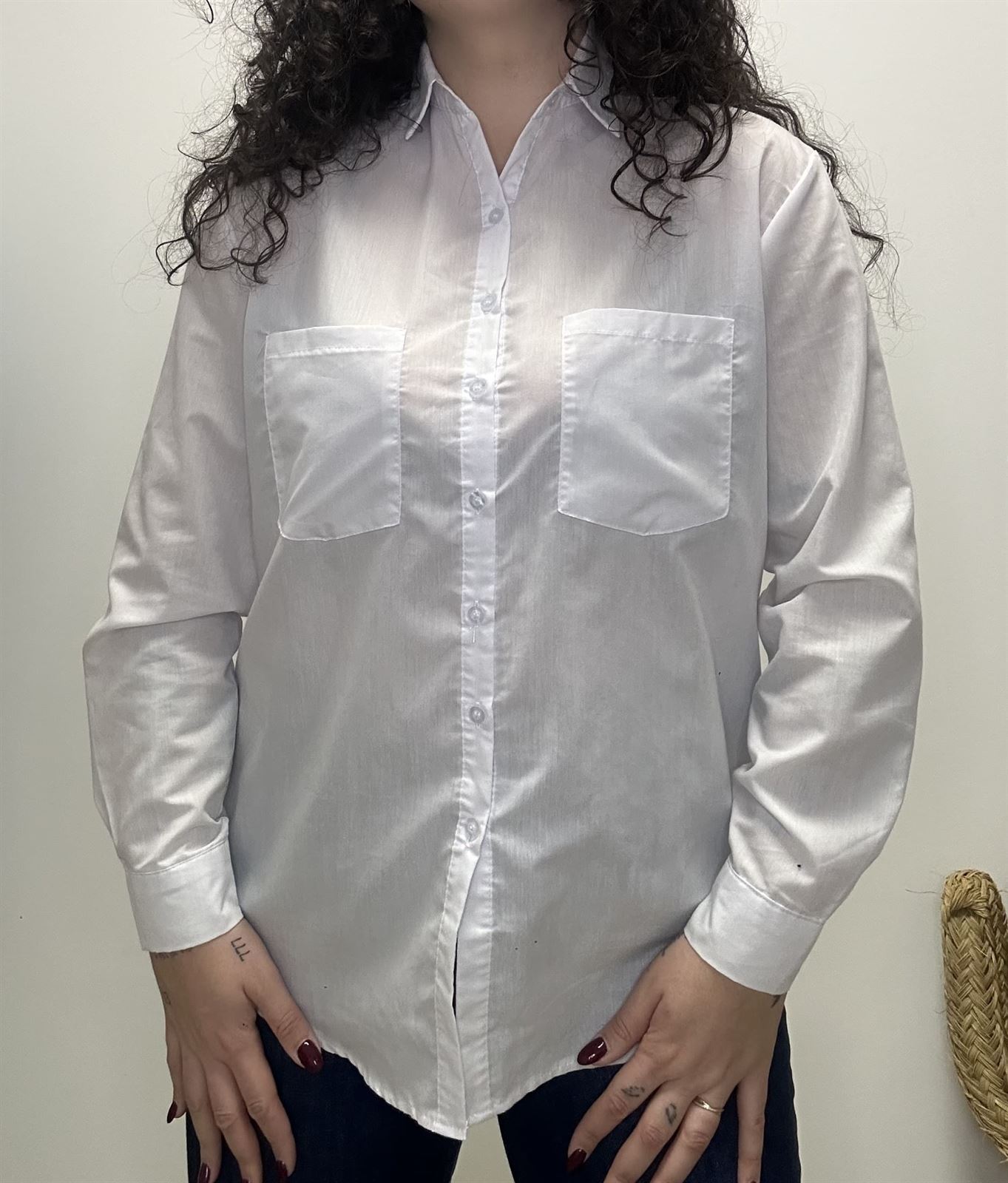 CAMISA BLANCA BOLSILLOS - Imagen 2