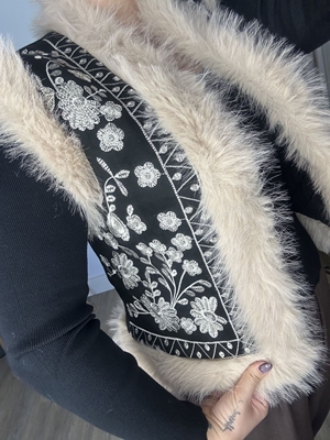 CHALECO PELO NEGRO - Imagen 2