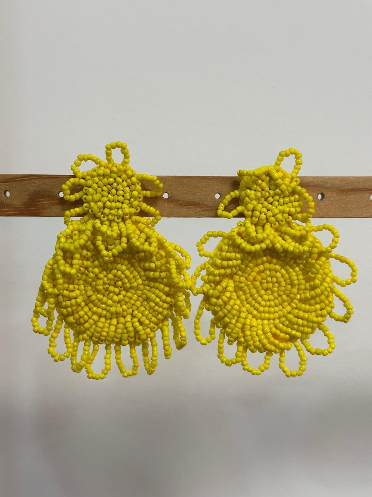 PENDIENTES FLOR AMARILLA - Imagen 1